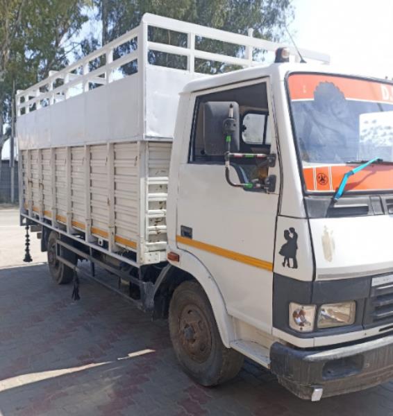 Tata 710 image 2